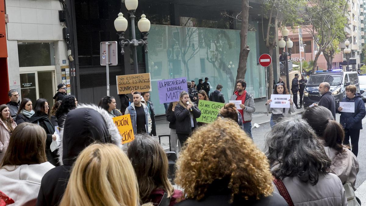 Manifestación en Alicante tras el asesinato de una trabajadora social por varios menores.