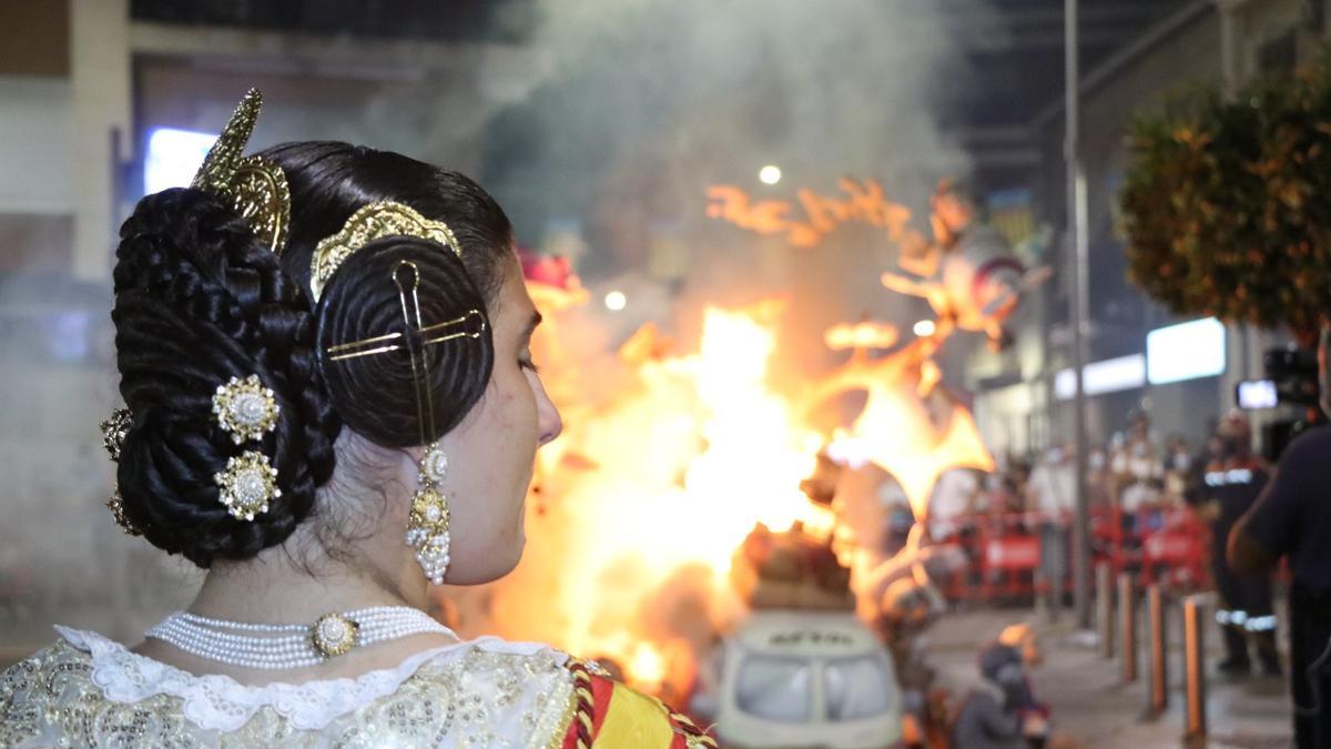 Cremà de la Falla Infantil de La Plaça, en Torrent