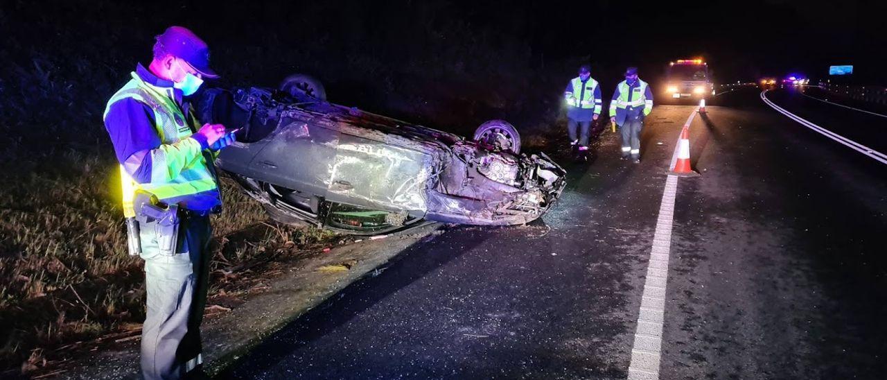 Una joven ebria salva la vida tras volcar su coche en Vilagarcía