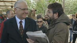 Juan Cotino, president de les Corts Valencianes, declina respondre a les preguntes de Jordi Évole.