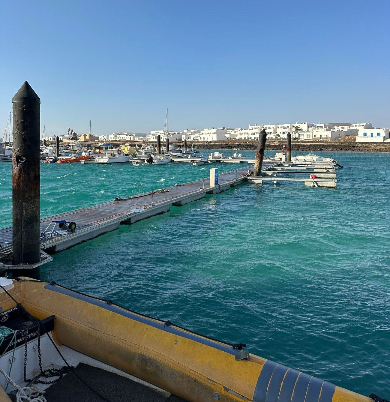 Destrozos en el Puerto de Caleta del Sebo, en La Graciosa, tras el paso de la borrasca Dorothea