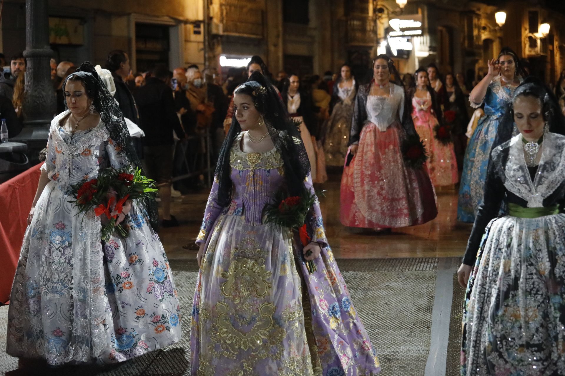 Búscate en el primer día de ofrenda por la calle Quart (entre las 22:00 a las 23:00 horas)