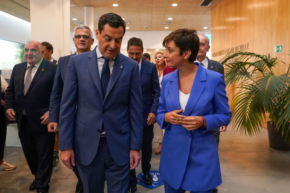 La Ministra de Vivienda, Isabel Rodríguez  y el presidente de la Junta, Juanma Moreno