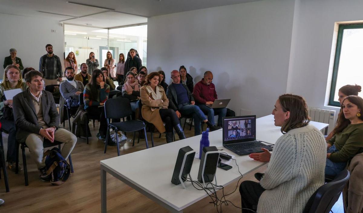 Uno de los múltiples cursos que se imparten a diario en el pazo de Vista Real. | Iñaki Abella