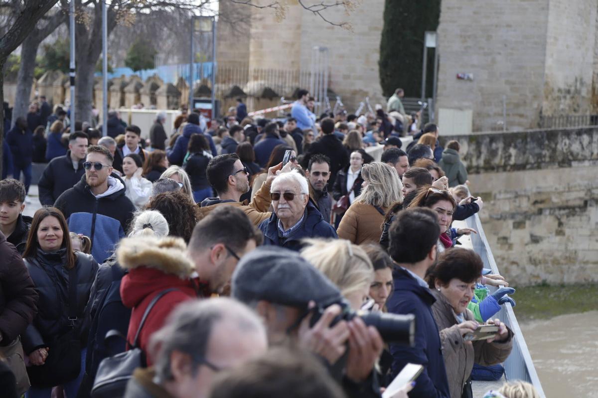 Los cordobeses disfrutan del sol al aire libre tras multitud de días de lluvia intensa