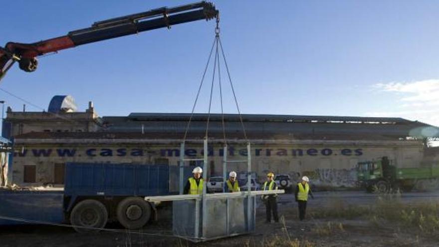 Imagen de ayer del inicio de las obras para restaurar la Estación de Benalúa y habilitarla como Casa Mediterráneo.