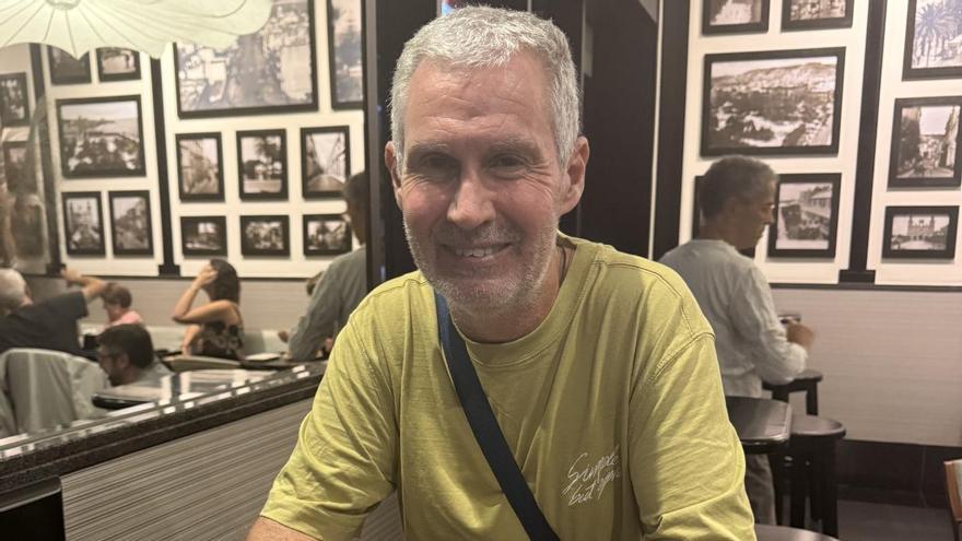 Carlos Durán, el senderista mágico de las pisadas contra las patologías mentales: &quot;Les evita ir a más medicación&quot;