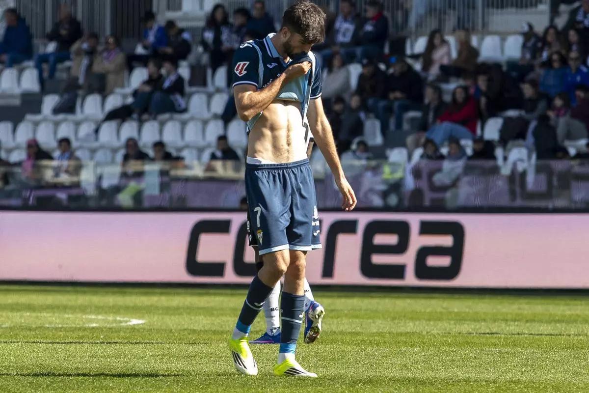 Theo Zidane, cabizbajo tras el revés ante el Burgos en El Plantío.