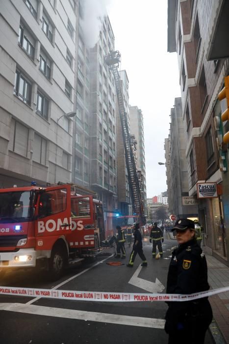 Un herido grave en un incendio en Gijón