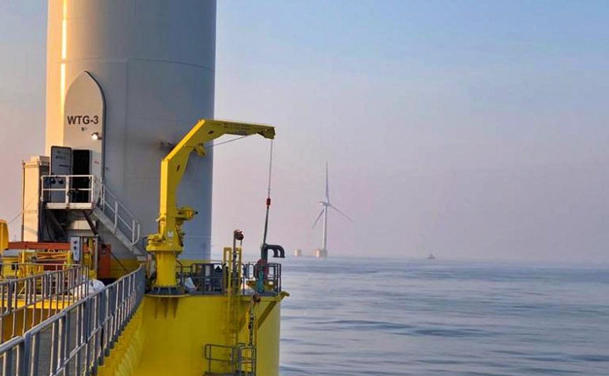 Los tres molinos del proyecto
Windfloat, frente a Viana.