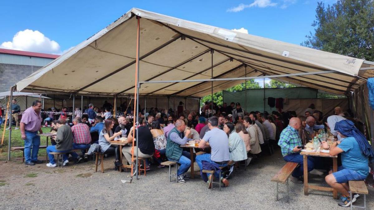 La Festa do Porco á Grella reunió a unos 250 comensales.