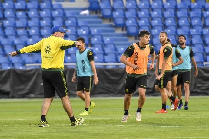 DEPORTES 05-03-19  LAS PALMAS DE GRAN CANARIA.  Primer entrenamiento de Pepe Mel. FOTOS: JUAN CASTRO