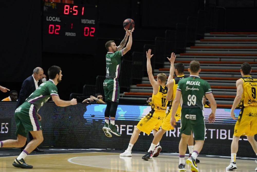 Partido entre el Iberostar y el Unicaja en la fase final de la Liga ACB.