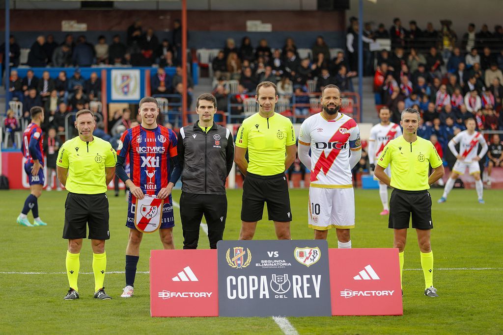 Encuentro de Copa del Rey entre el Rayo Vallecano y el Yeclano, en imágenes