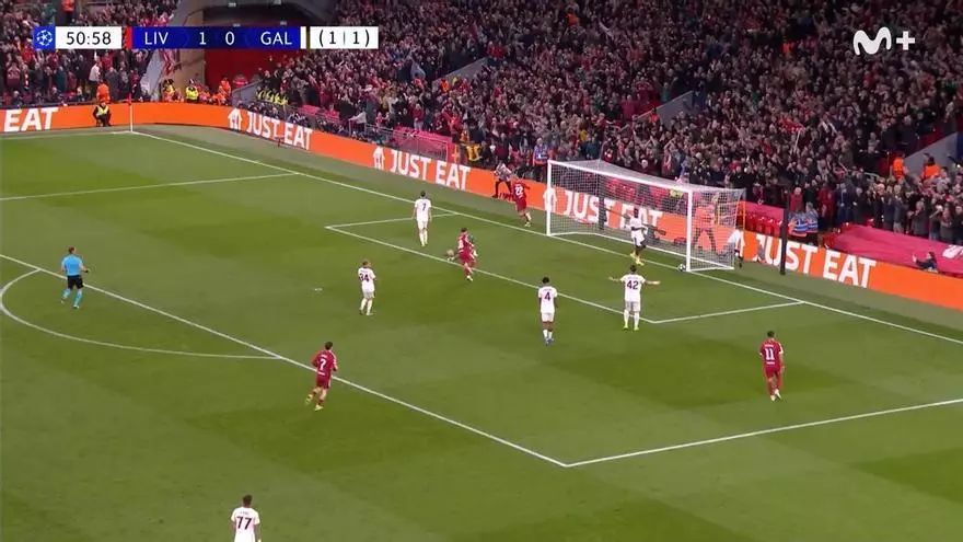 ¡Ekitiké no desaprovechó la asistencia de Salah para dar el segundo al Liverpool!