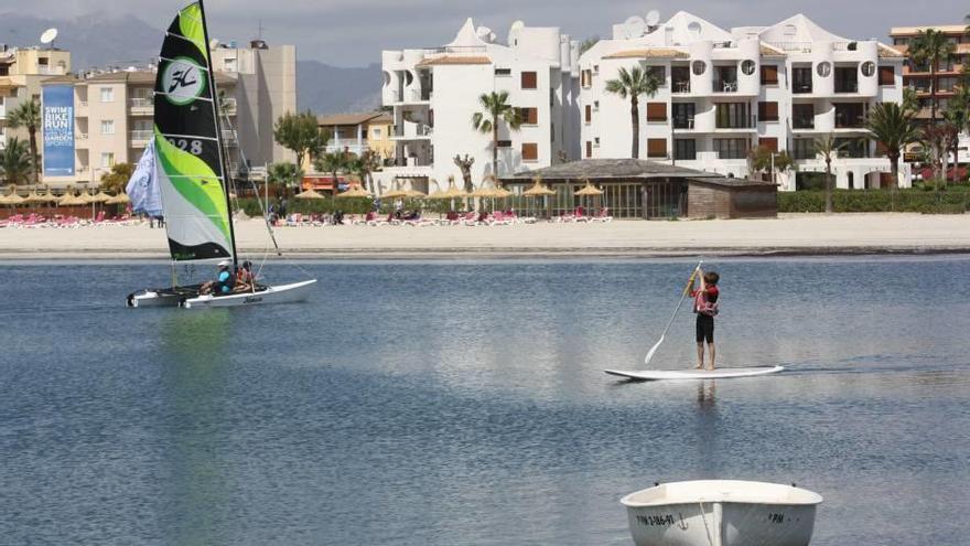 El verano es la época propicia para las escuelas de vela.