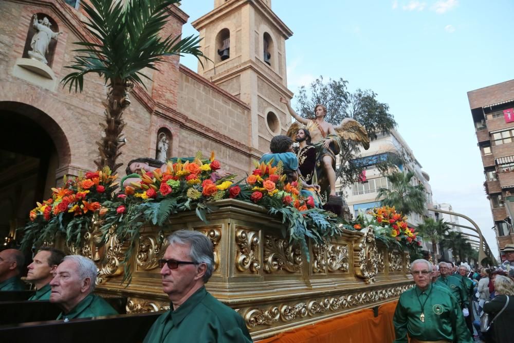 Procesión del Santo Entierro de Cristo en Torrevieja, Viernes Santo, con la participación de 18 imágenes y 154 cofradías