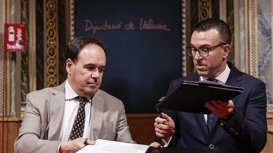 La reclamación salarial de los docentes irrumpe en pleno diseño de los presupuestos de la Generalitat