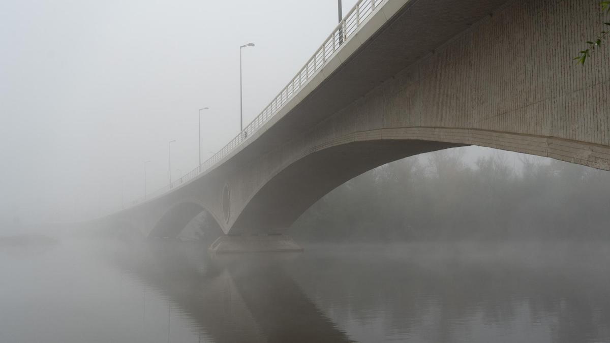 Niebla en Zamora en el Puente de los Poetas.