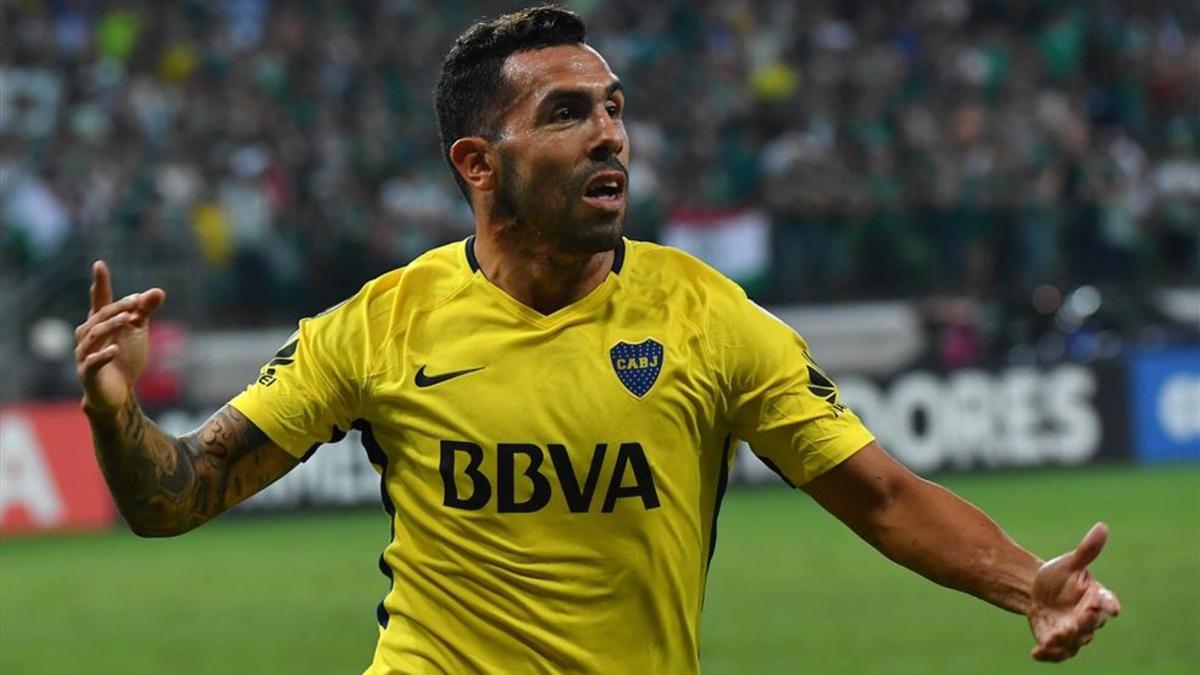 Carlos Tévez en la camiseta de Boca Juniors celebra su gol en la Copa Libertadores