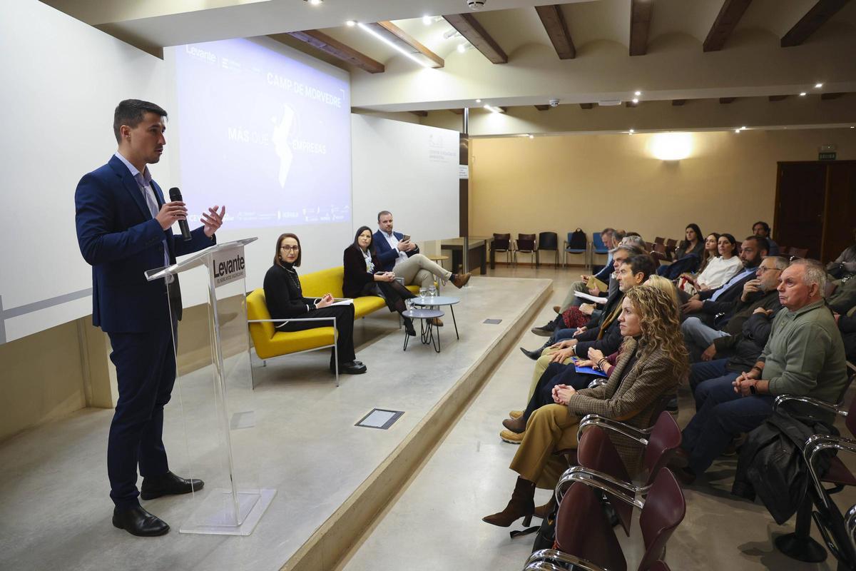 El concejal de Hacienda de Sagunt, Toni Iborra, en un foro económico organizado por Levante-EMV.