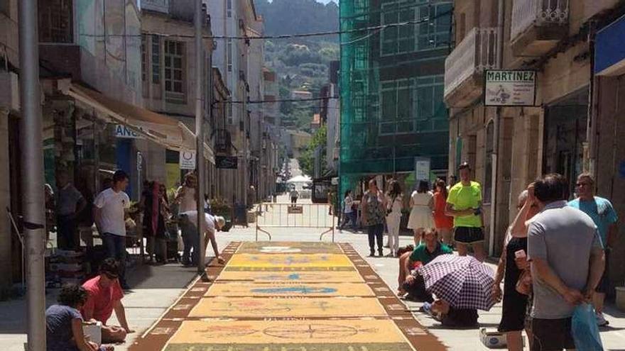 Una de las alfombras del año pasado, en la calle Eduardo Vincenti, dedicada a la artista Maruja Mallo. // Gonzalo Núñez