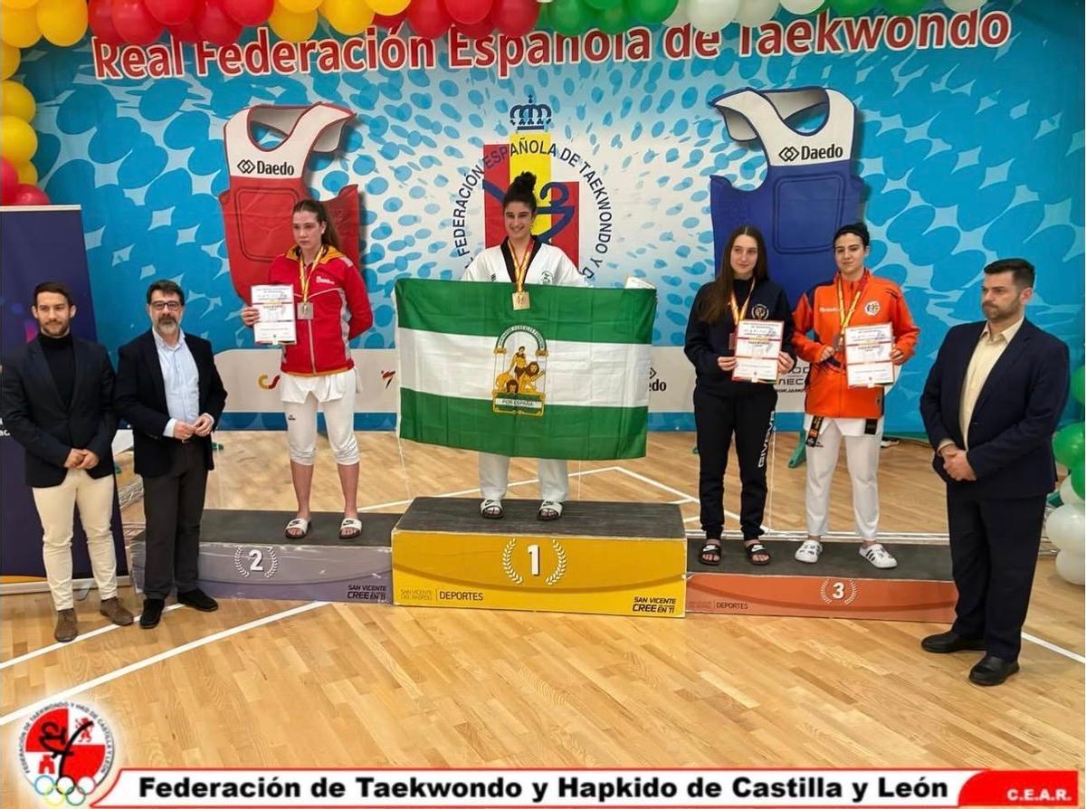 Imagen de Zoe Ares en el segundo peldaño del podio nacional.