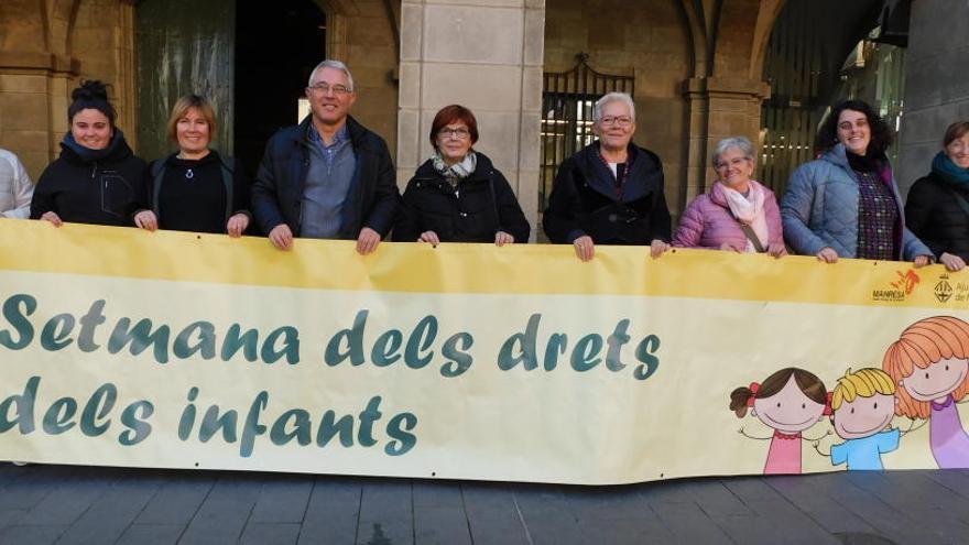 Representants d&#039;entitats que participen a la Setmana dels Drets dels Infants