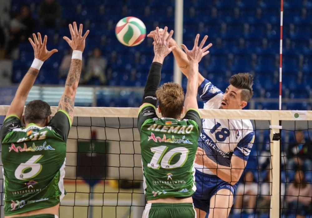 Palmas Volleyballer haben die spanische Meisterschaft gewonnen. Can Ventura besiegte am Samstag (29.4.) in der Halle von Son Moix den amtierenden Meister Almería mit 3:1-Sätzen.