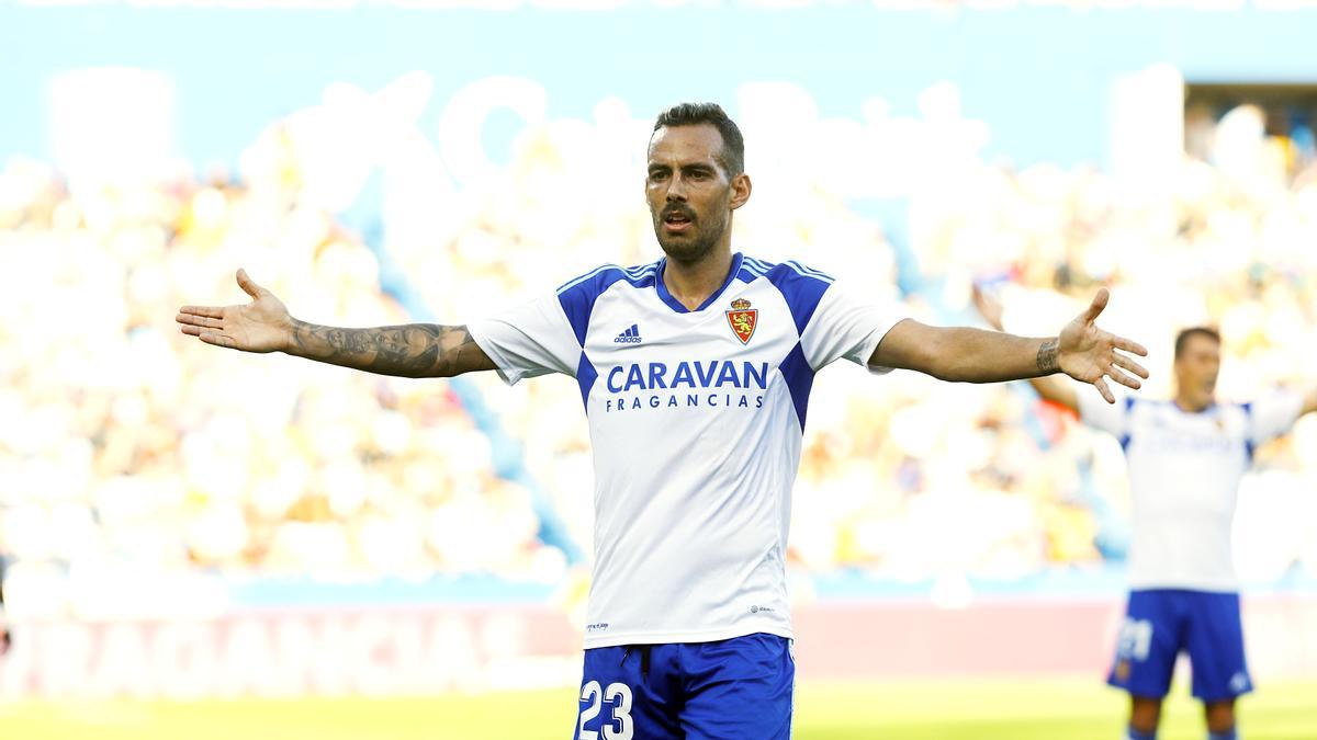 Manu Molina hace un gesto en el partido del Real Zaragoza en esta temporada.
