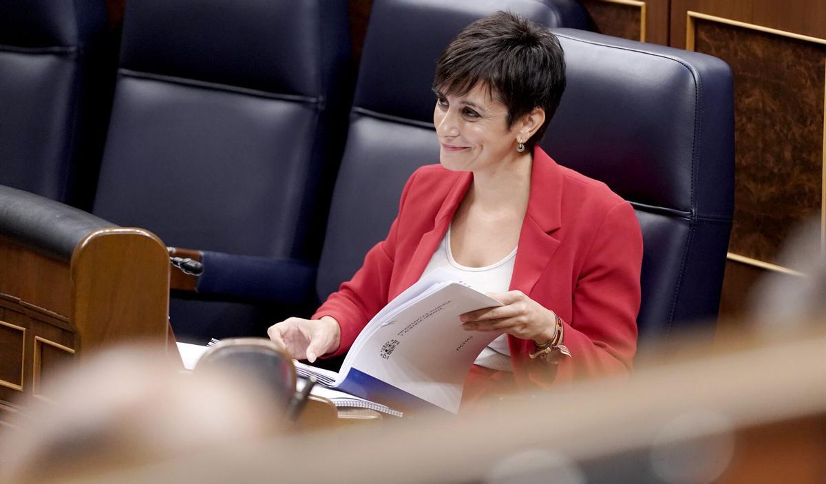 Isabel Rodríguez, ministra de Vivienda, durante una sesión de control al Gobierno en el Congreso de los Diputados