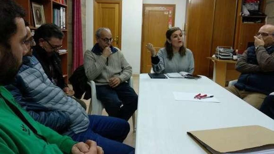 Rivas en la reunión de los representantes de los clubes de remo. // FdV