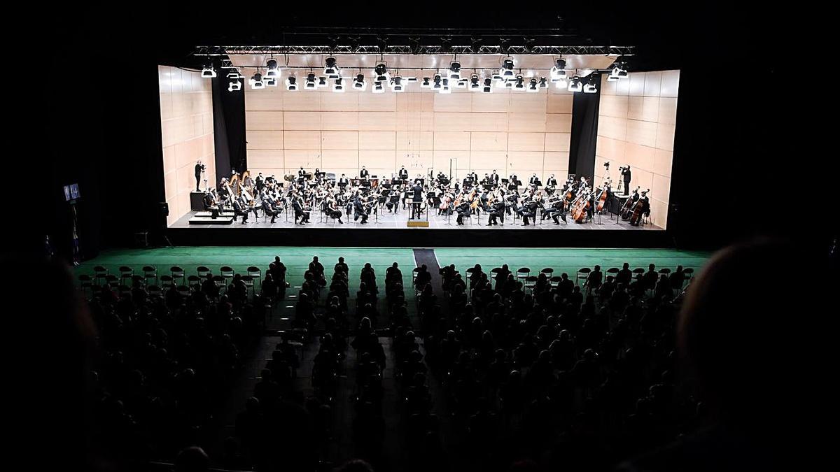 Concierto de la Orquesta Sinfónica de Galicia, en el Coliseum.   | // CARLOS PARDELLAS