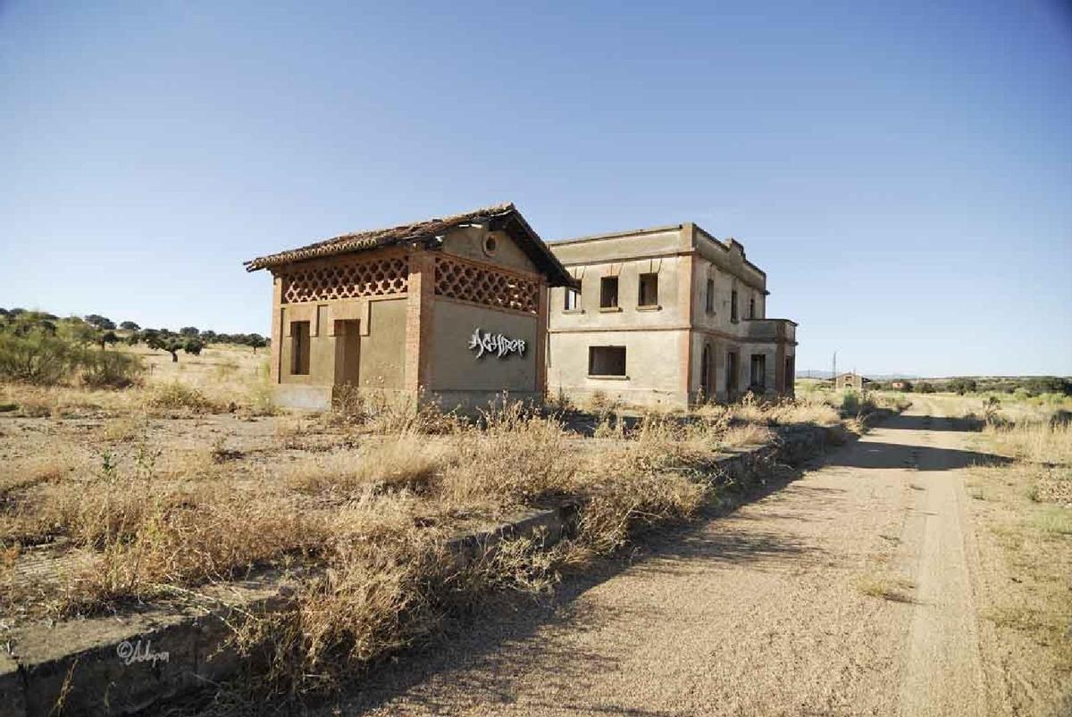 Estación de tren Zorita en la Vía Verde