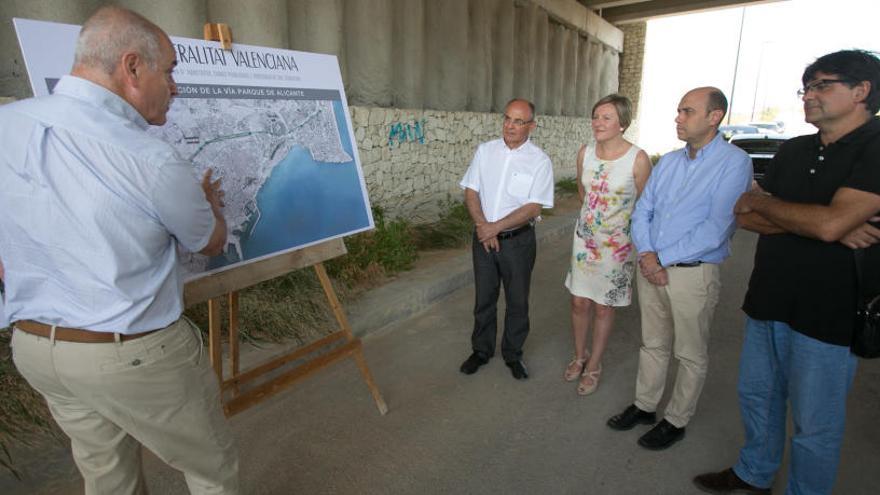 Visita de la consellera María José Salvador el pasado julio para anunciar la reanidación de las obras