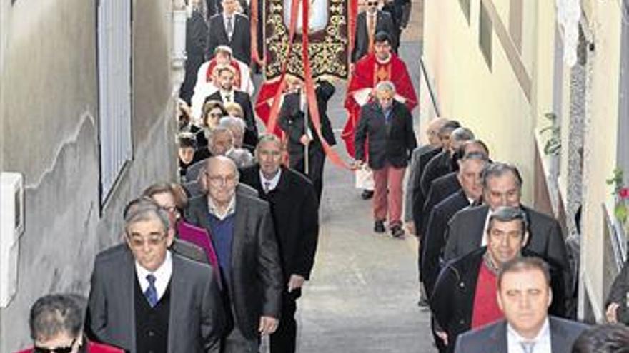 La Vilavella sale a la calle para honrar a Sant Sebastià y ultima su concurrida feria