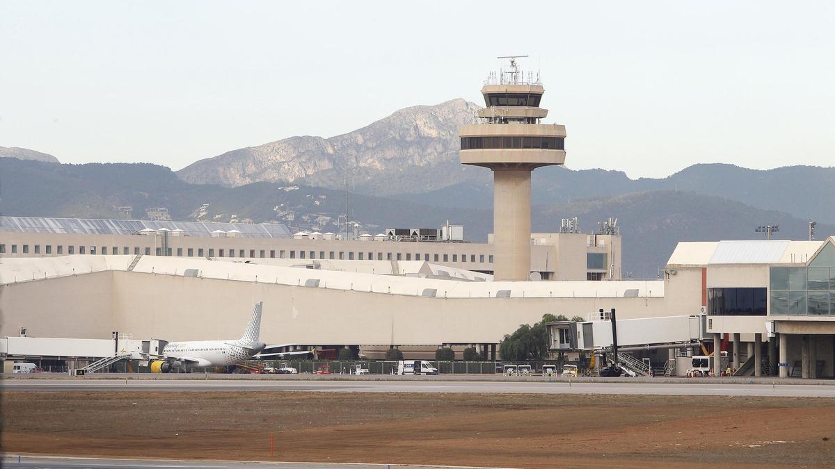 Archivo - Vista general del aeropuerto de Palma