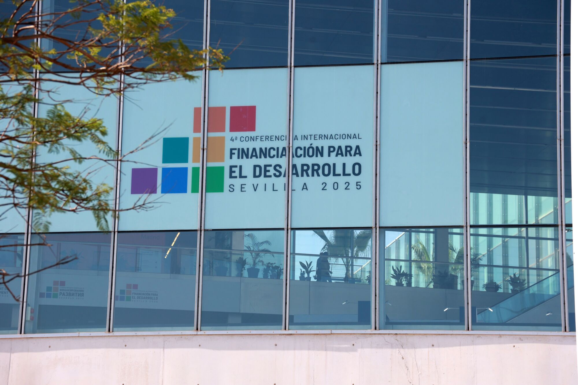 27/06/2025 Últimos preparativos en el Palacio de Exposiciones y Congresos de Sevilla días previos al inicio de la Cumbre de la ONU. A 27 de junio de 2026, en Sevilla (Andalucía, España). La IV Conferencia Internacional de Naciones Unidas sobre la Financiación para el Desarrollo se desarrollará en FIBES, Sevilla, entre el 29 de junio y el 3 de julio. POLITICA Rocío Ruz - Europa Press