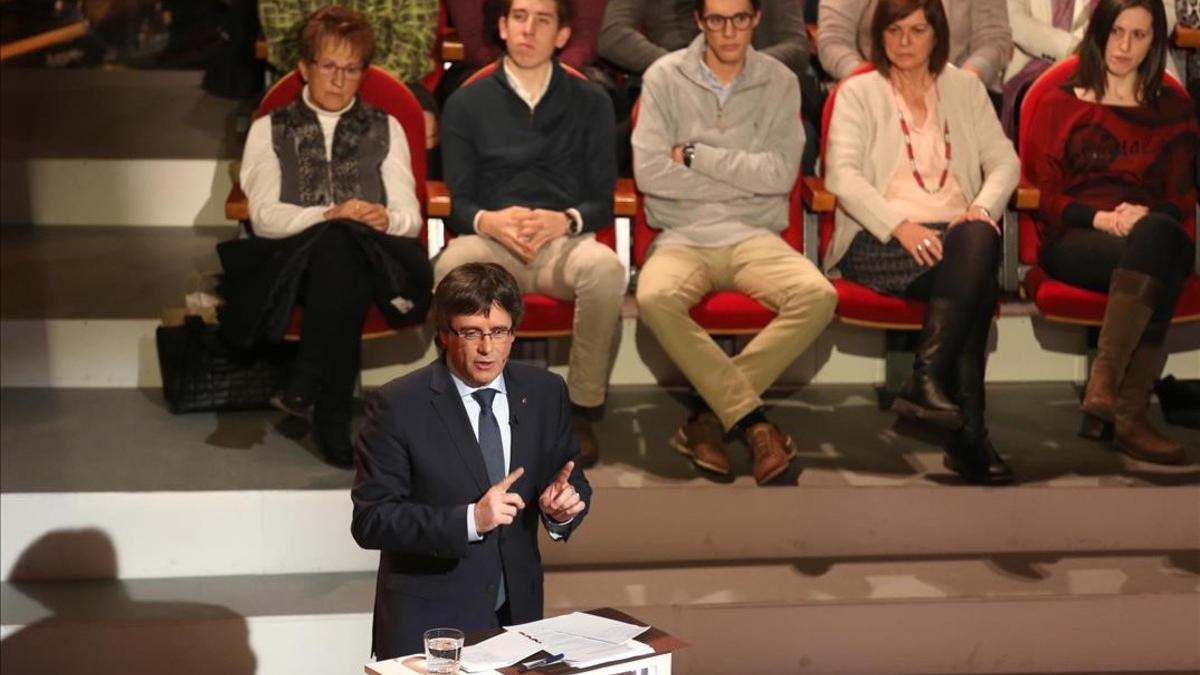 El 'president' Puigdemont, en el Teatre Conservatori de Manresa, en el programa de TV-3 'Jo pregunto'.