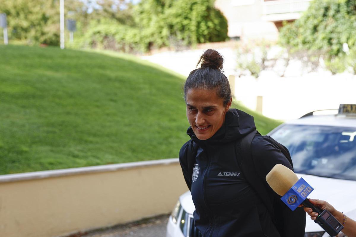 La nueva seleccionadora española Montse Tomé llega al Hotel Tryp Alameda de Barajas