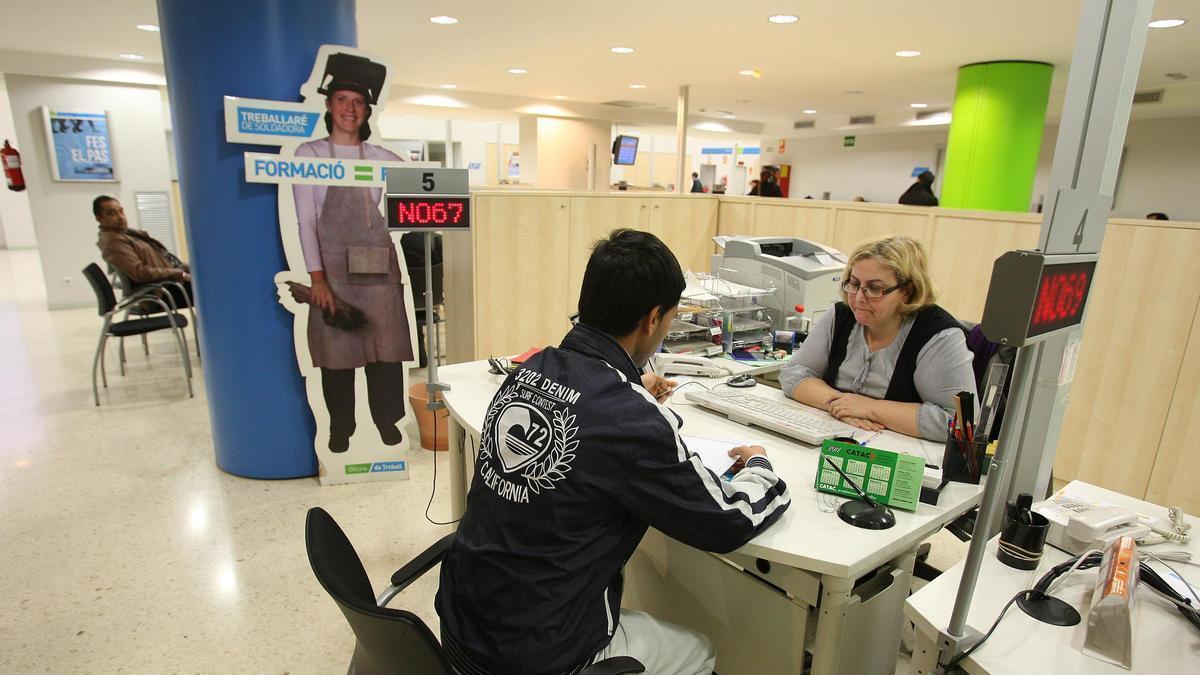 Catalunya plantea bajarle el salario a un funcionario si le falta al respeto a un ciudadano