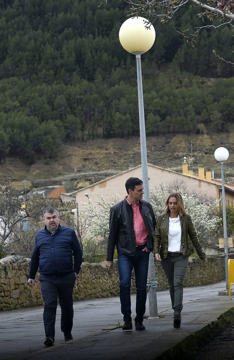 Pedro Sánchez celebra la Fiesta de la Rosa en Ayerbe