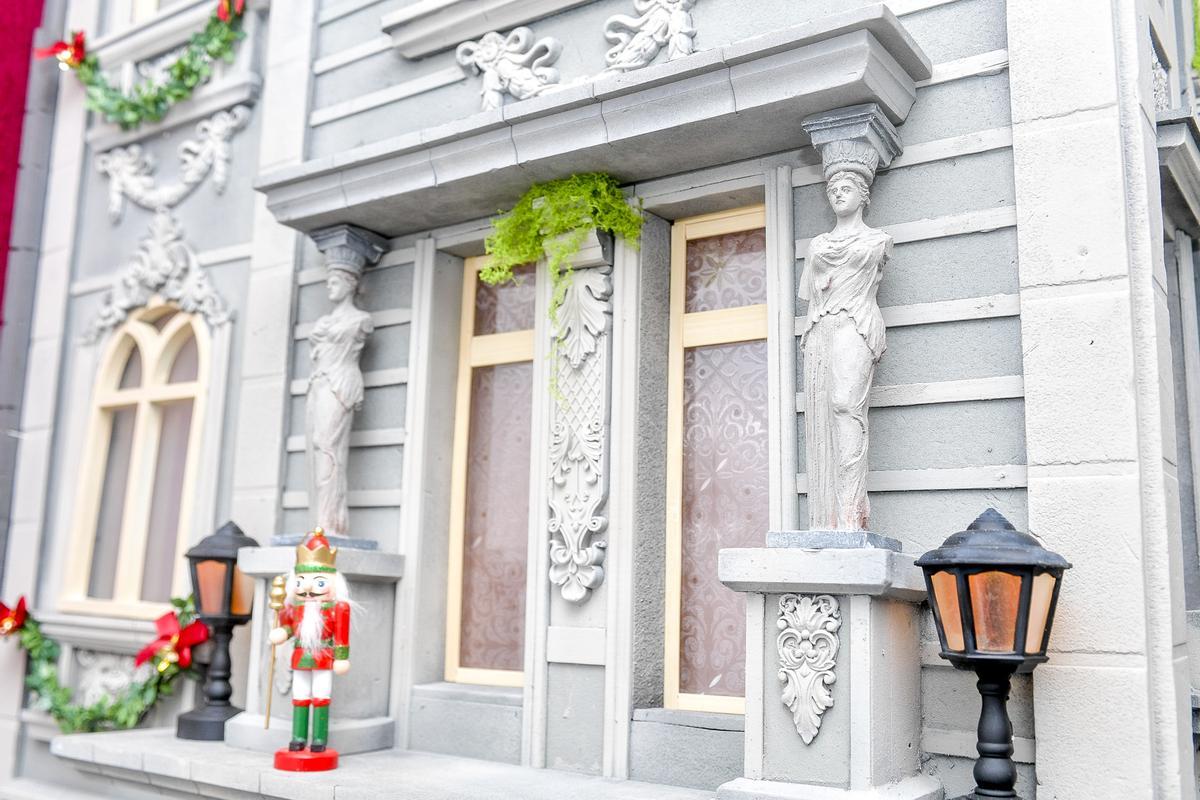 Detalle de la arquitectura en el belén neoyorquino.