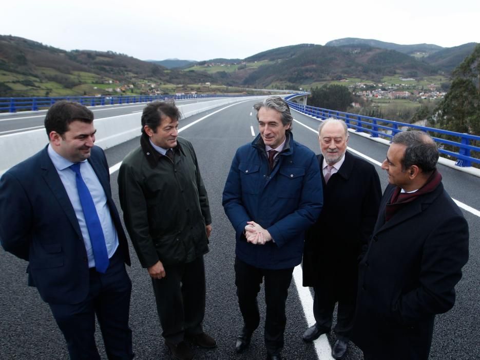 De la Serna y Javier Fernández acuden a la apertura del tramo de autovía A-63 entre La Doriga y Cornellana