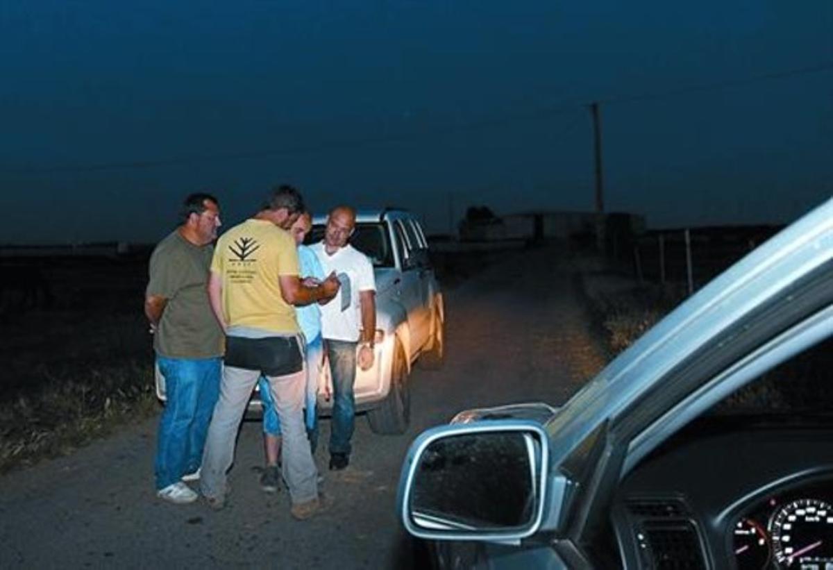 Membres del sometent d’Alcarràs, en un camí de la localitat. Membres del sometent d’Alcarràs, en un camí de la localitat.