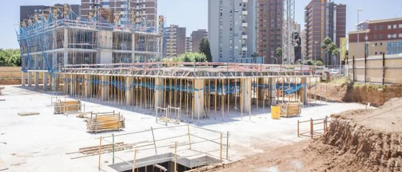 Una constructora está ejecutando una promoción de 44 viviendas en la avenida Virgen del Lidón, en la zona de Tombatossals.