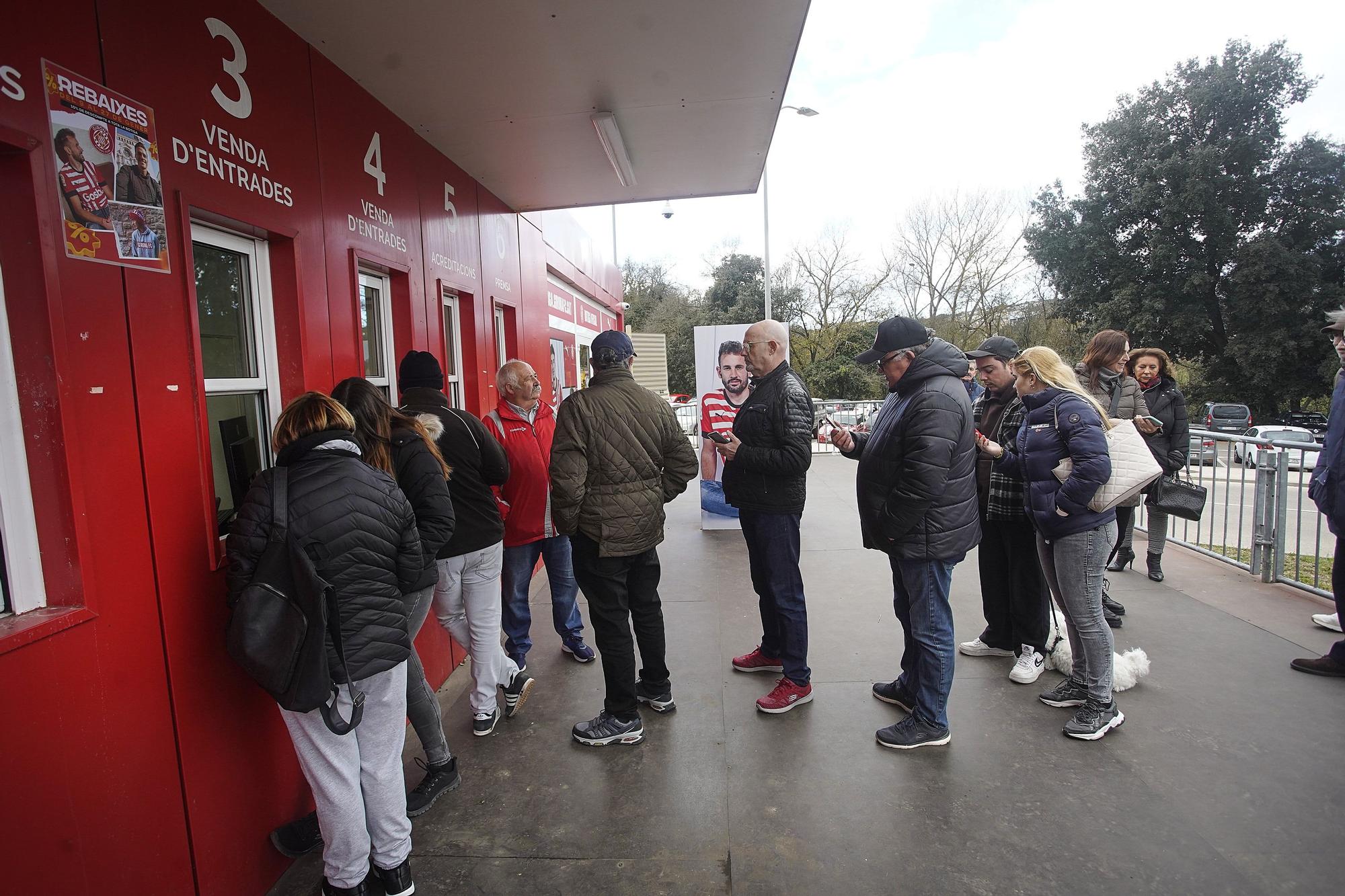 Tres quarts d'hora per comprar una entrada pel Girona-Barça