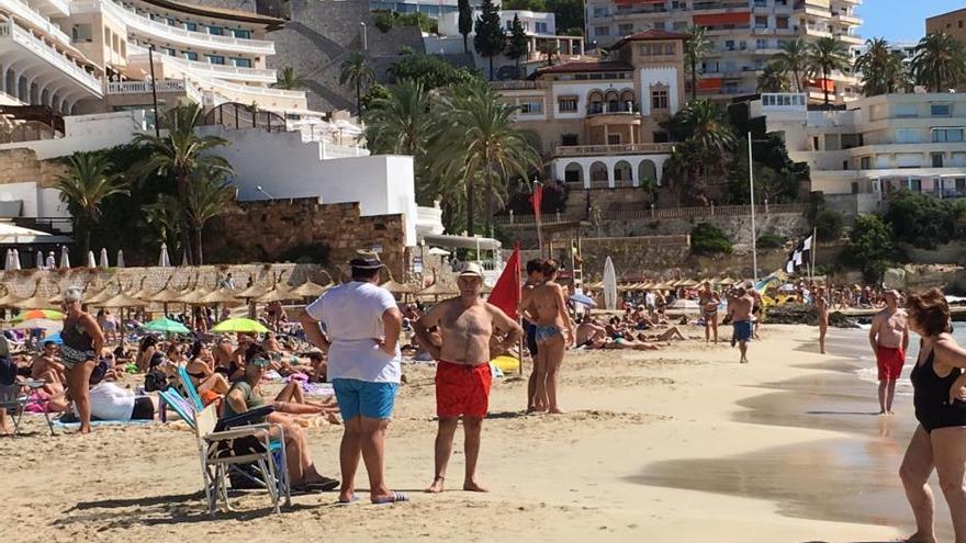 Ein schöner Strandtag, doch Baden ist in Cala Major an diesem Sonntag (17.9.) nicht erlaubt.