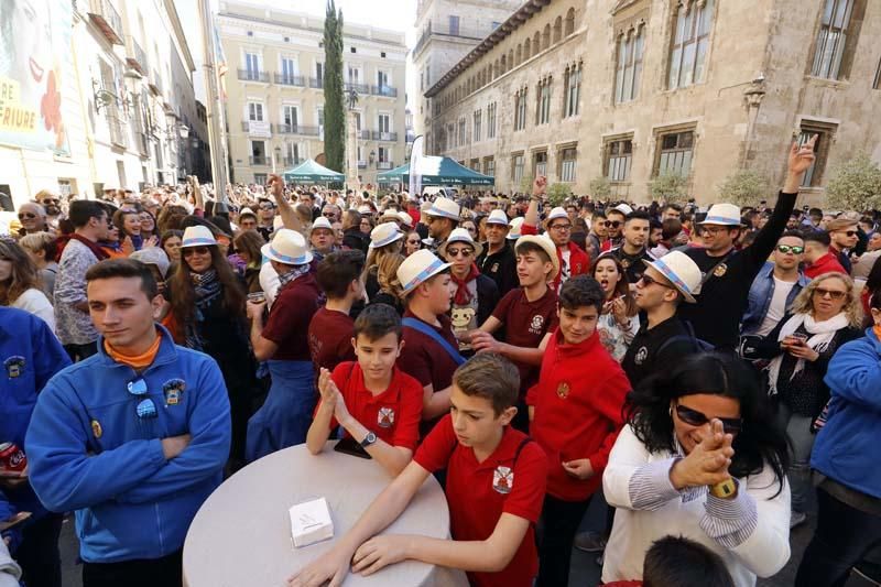 La Diputació de València recibe a las comisiones falleras