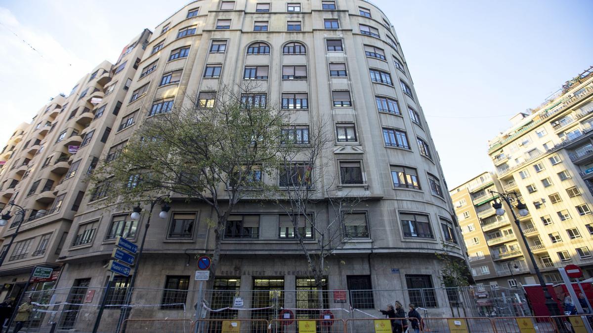 Edificio de la avenida del Oeste donde está ubicada la dirección general de Infancia de la Conselleria de Igualdad.